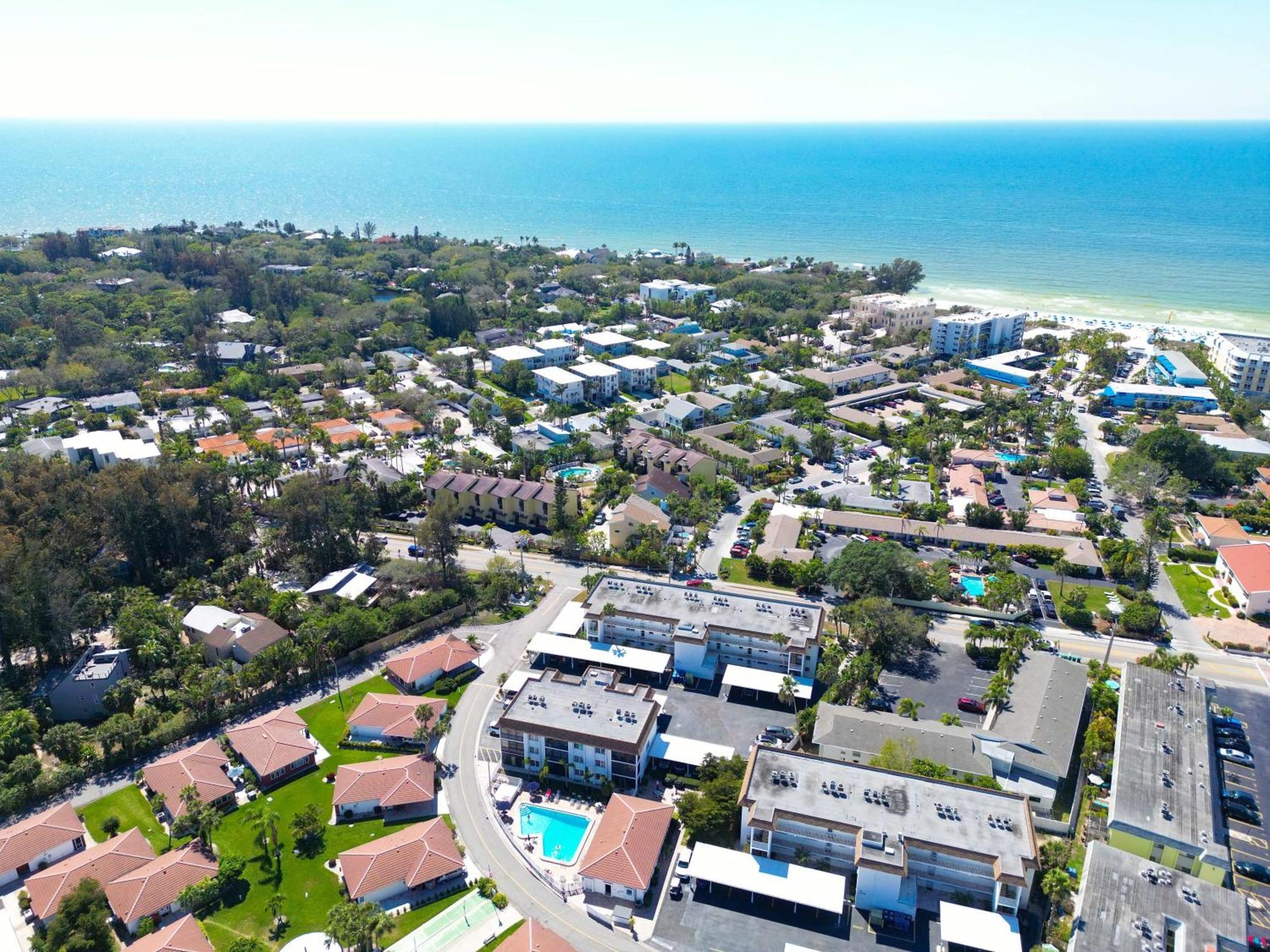Updated Condo With Pool, Walk To Crescent Beach & Restaurants! Sarasota Esterno foto