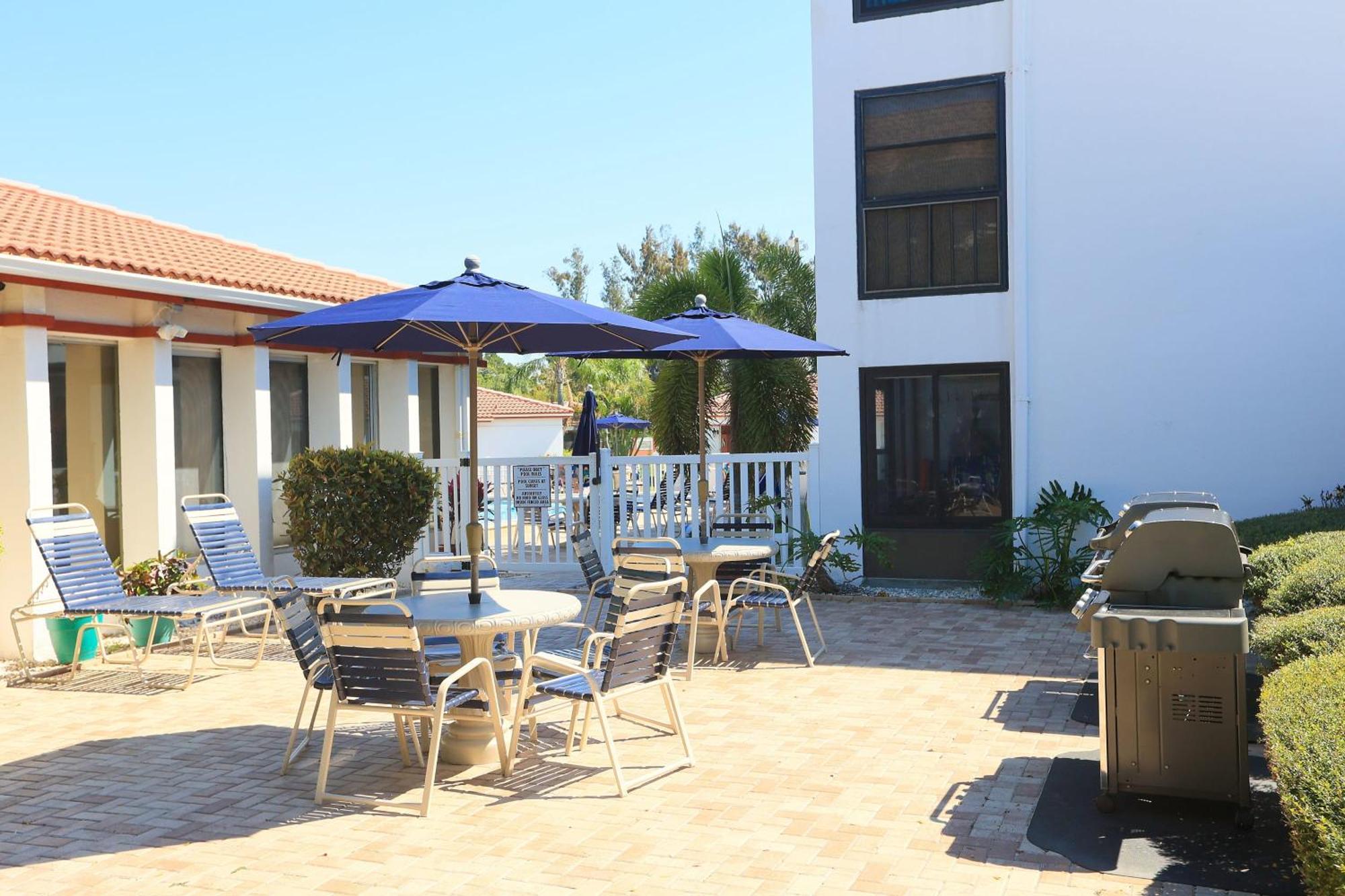 Updated Condo With Pool, Walk To Crescent Beach & Restaurants! Sarasota Esterno foto