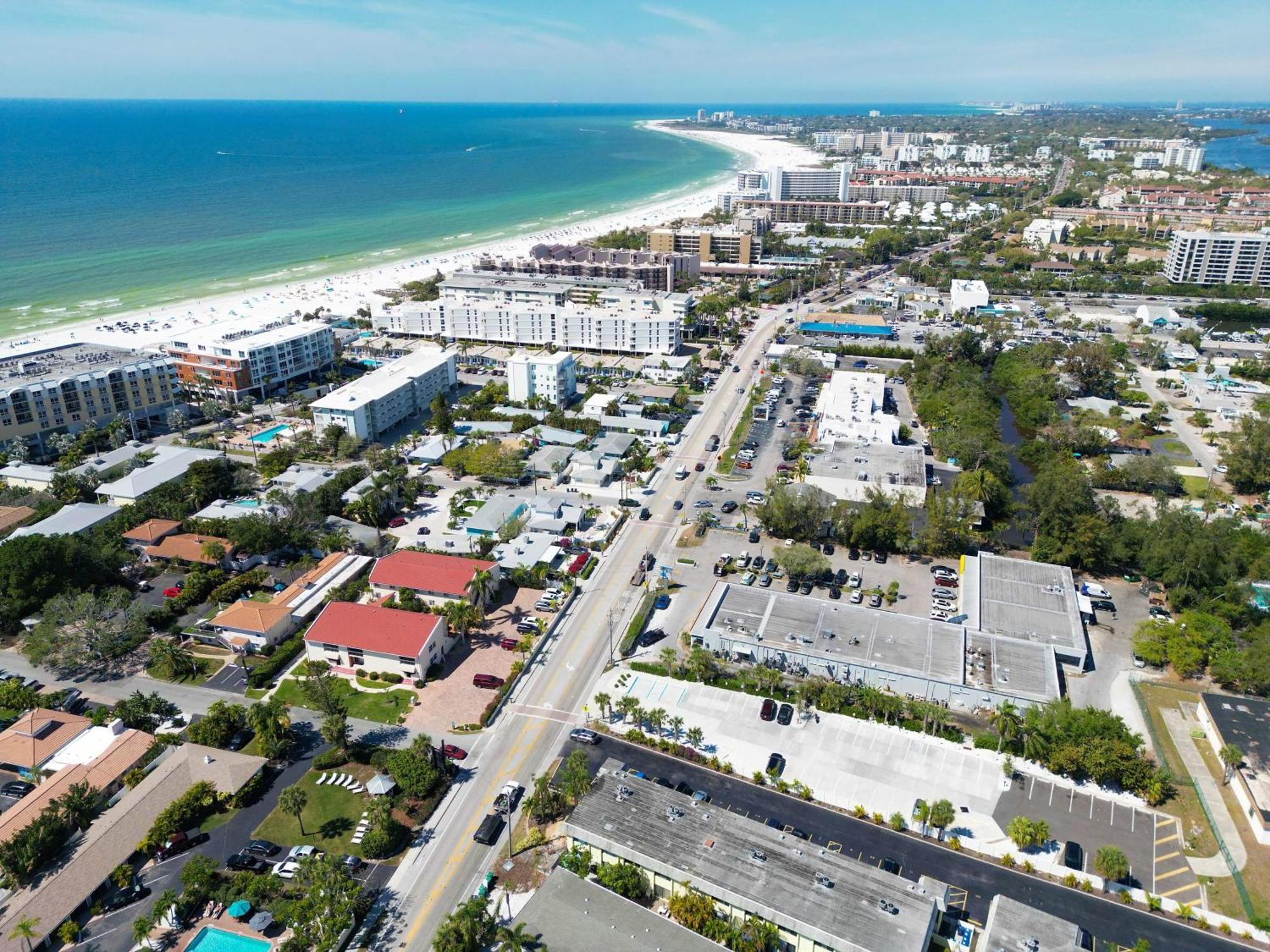 Updated Condo With Pool, Walk To Crescent Beach & Restaurants! Sarasota Esterno foto