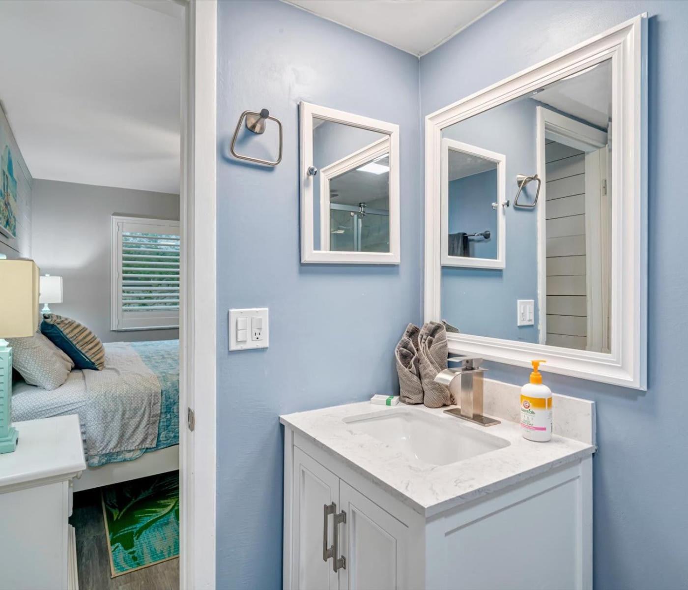 Updated Condo With Pool, Walk To Crescent Beach & Restaurants! Sarasota Esterno foto