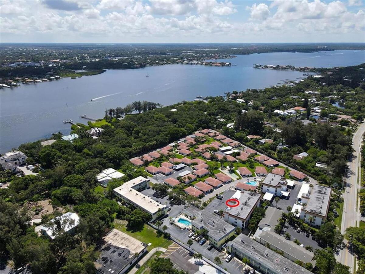 Updated Condo With Pool, Walk To Crescent Beach & Restaurants! Sarasota Esterno foto