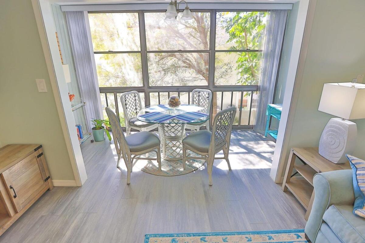 Updated Condo With Pool, Walk To Crescent Beach & Restaurants! Sarasota Esterno foto