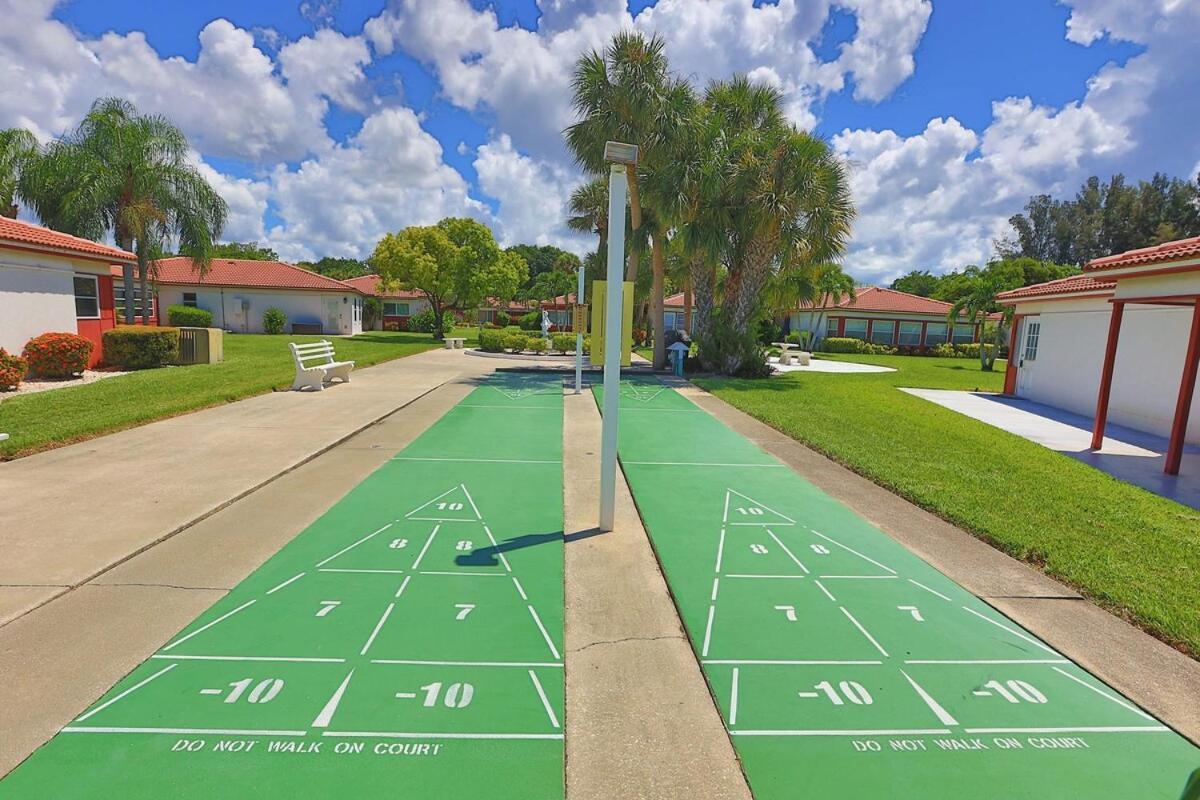 Updated Condo With Pool, Walk To Crescent Beach & Restaurants! Sarasota Esterno foto