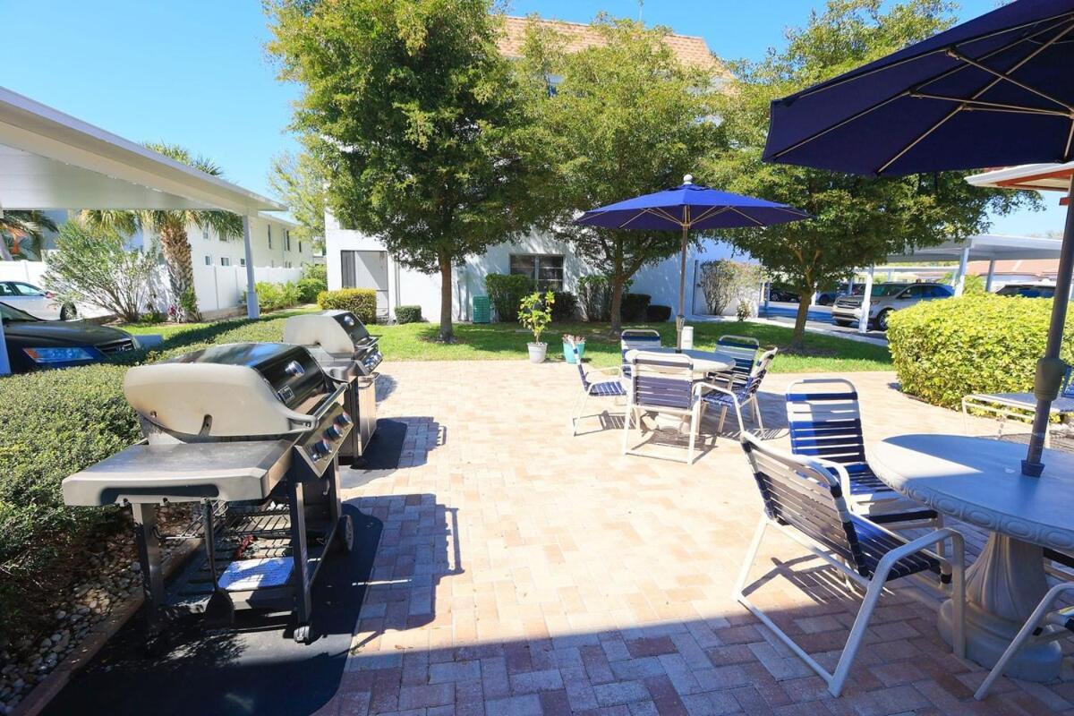 Updated Condo With Pool, Walk To Crescent Beach & Restaurants! Sarasota Esterno foto
